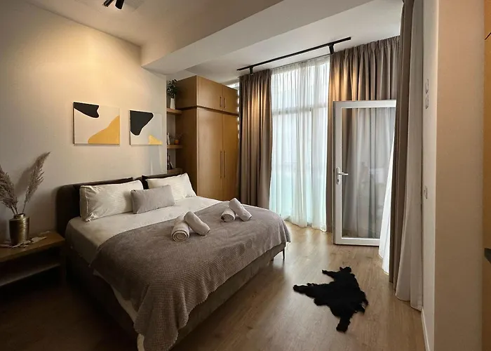 Kika Shanti, Near Artificial Appartement